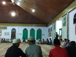 Jemaah Pengajian dalam rangka memperingati Isra Mi'raj di Masjid Agung Baiturrahman Ruteng-Manggarai
