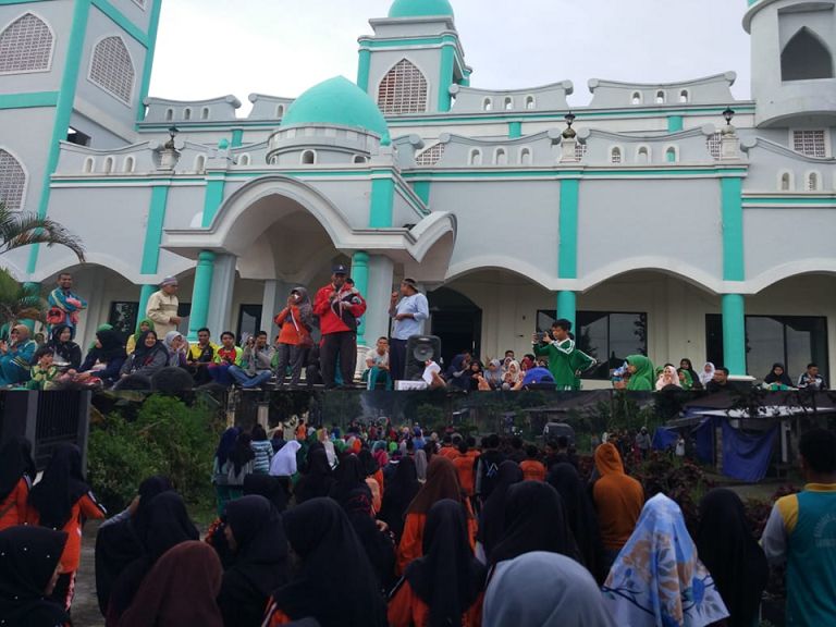 Peserta Jalan Sehat dalam rangka memperingati Isra Mi'raj 23 April 2019 M/22 Rajab 1440H Kota Ruteng - Manggarai