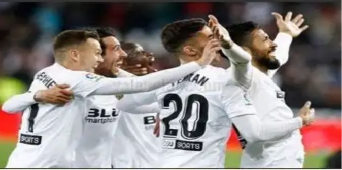 Pemain Valencia merayakan gol ke gawang Real Madrid(dok:bolasport.com)
