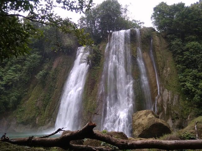 Curug ( Air terjun) Cikaso, sebuah objek wisata air terjun yang terletak di Desa Cibitung Kecamatan Cibitung Kabupaten Sukabumi // dokpri