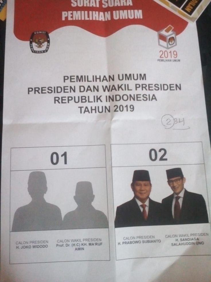 Foto Artikel Kenapa Foto Paslon Presiden 01 Hanya Bayangan