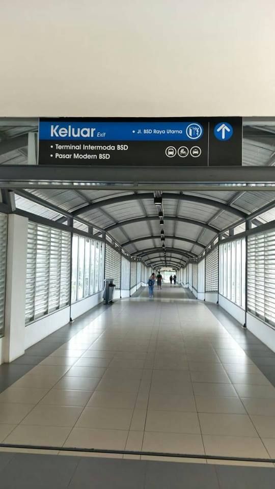 Koridor penghubung stasiun KRL ke Pasar Modern (sumber: Agung Han)