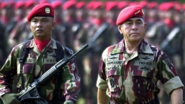 Penampilan Menhan Ryamizard Ryacudu saat masih menjadi Kasad tahun 2015, kini mengatakan tersinggung dengan ucapan capres Prabowo, keduanya teman satu angkatan (Foto: BBC)