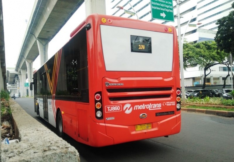Metrotrans 1N rute Tanah Abang - Blok M (foto by widikurniawan)