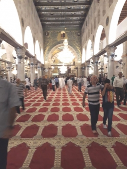 Foto : Suasana di dalam Masjid Jami al-Aqsha (Dokpri)