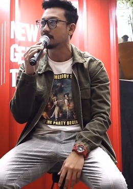 Deskripsi : Denny Sumargo menceritakan kisahnya ketika menggunakan G-Shock I Sumber Foto : dokpri