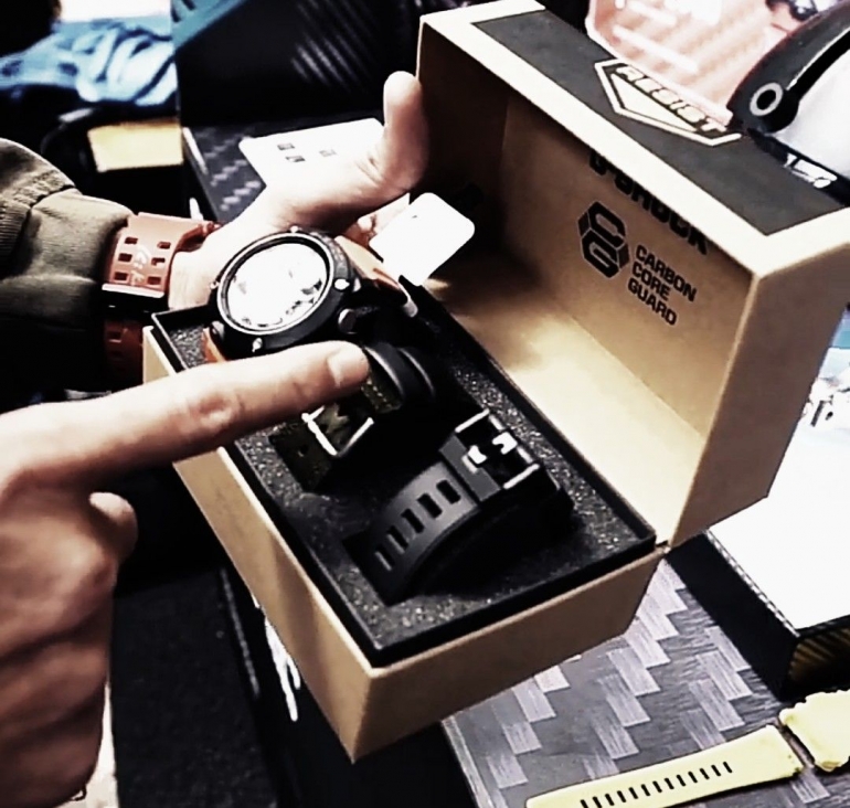 Deskripsi : G-Shock X Carbon, yang dapat digonta-ganti starp / tali jam tangan I Sumber Foto : dokpri