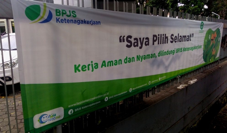 Spanduk anjuran di kantor BPJS Ketenagakerjaan Malang. (Dok. pribadi)