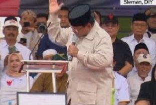Gaya Prabowo ketika kampanye, gebrak meja. Foto | CNNIndonesia