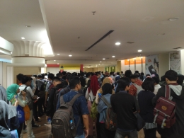 Para pencari kerja antusias menghadiri job fair di salah satu pusat belanja di Jakarta Selatan, Rabu, 10 April 2019 (dok. pribadi).