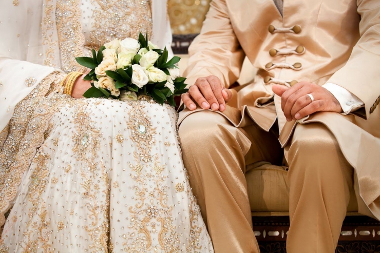 Pernikahan adalah wujud komitmen awal menjalani hari-hari penuh kemungkinan (Ilustrasi gambar : www.dakwatuna.com)