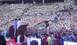 Di mana pun Prabowo Sandi berdiri, rakyat selalu berjejal.