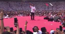 Jokowi di tengah "Indonesia Kecil" dalam Kampanye Pamungkas, Sabtu 13 April 2019 di GBK Senayan Jakarta (Foto: screen shot live streaming NU Channel)