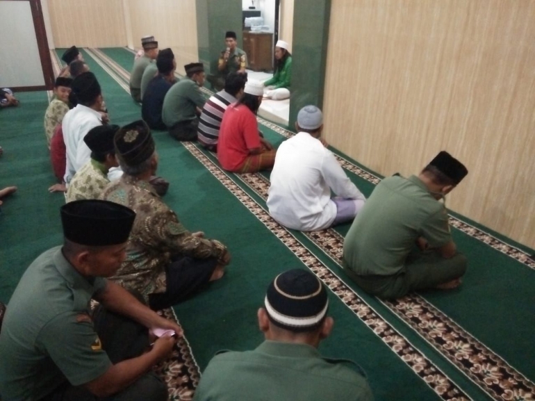 Suasana Shalat Tahajud di Masjid Baitul Muttaqin Trawas (Dokpri)