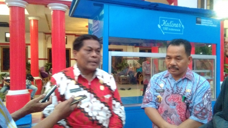 Bupati Donggala Kasman Lassa di wawancara. Foto: Istimewa