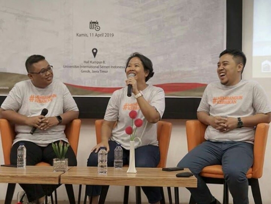 Muhammad Irwan, Trinity, dan Sigit Wahono dalam acara diskusi #membangun kebaikan bersama Semen Indonesia. Sumber foto: Semen Indonesia