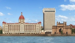 Taj Hotel dari Laut Arab (Tripadvisor.in)
