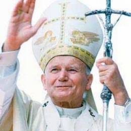 Paus Yohanes Paulus II yang sudah digelari Santo(orang suci) (tribunnews.com)