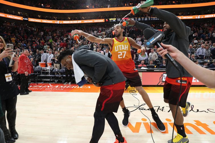 Utah Jazz di tengah kegamangan antara relatif sukses atau melangkah lebih jauh dalam tiga musim. Sumber: NBAE via Getty Images.
