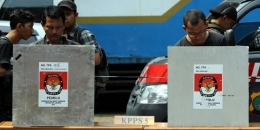 Ilustrasi pemungutan suara: Warga memberikan suara saat simulasi pemungutan suara di TPS Kecamatan Tanah Abang, Jakarta Pusat, Senin (3/3/2013). (TRIBUNNEWS/HERUDIN)