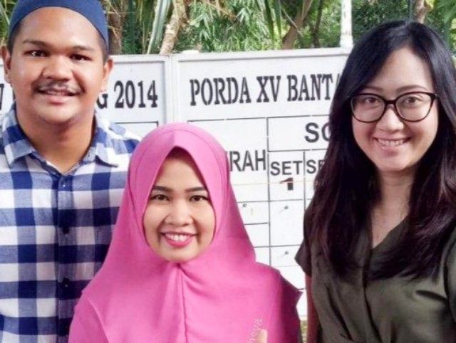 Putera HM Nurdin Abdullah (kiri) bersama Isteri (kanan) gunakan hak pilihnya di Bantaeng (17/04/19) | dokpri