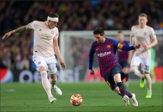 Lionel Messi Gagal dibendung MU ( Gambar :Theguardian.com)
