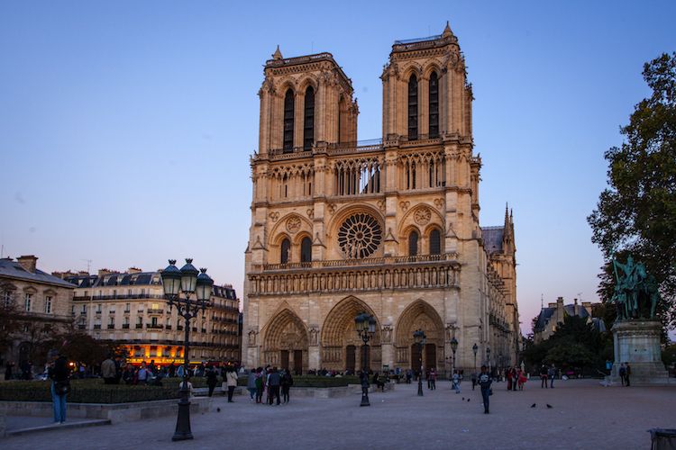 https://mymodernmet.com/notre-dame-cathedral-grotesques/