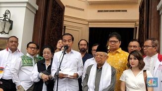 foto: Joko Widodo bersama TKN di Resto Plataran Menteng, Jakarta Pusat, Kamis (18/4). (CNBC Indonesia/Chandra Gian Asmara)