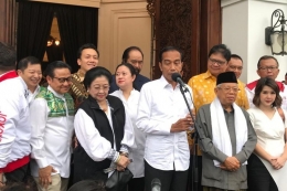 Konferensi pers Jokowi-Ma'ruf menanggapi proses hitung cepat 12 lembaga survei yang mencatatkan kemenangan perolehan suara dalam Pilpres 2019 (kompas.com).