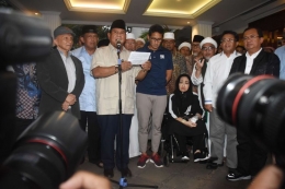 Sandiaga mendampingi Prabowo saat deklarasi kemenangan. Foto : Antara