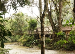 Jembatan bambu di kampung baduy