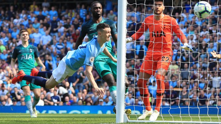 Phil Foden (Man. City) cetak gol ke gawang Spurs di pekan 35 Premier League 2018/19. (Skysports.com)