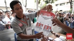 Ilustrasi simulasi pemungutan suara. (CNN Indonesia/Safir Makki)