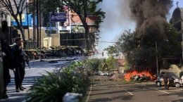 Ledakan bom di Colombo (sumber: www.tribunnews.com)