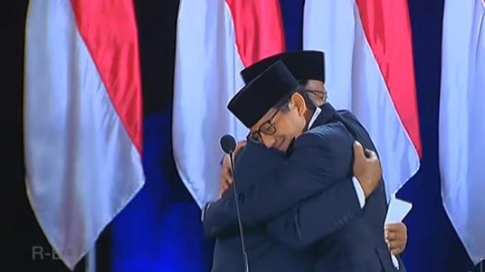 Prabowo-Sandi Berpelukan usai Debat Terakhir (Tribunnews)
