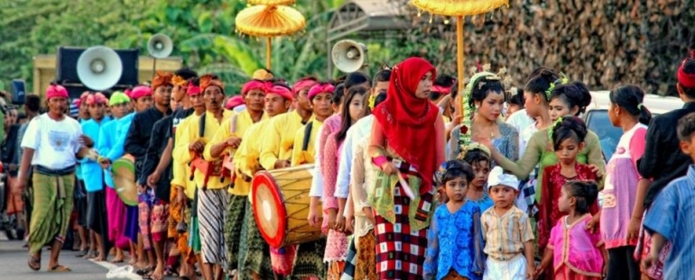 Adat nyongkolan, Gendang Beleq (alat musik di depan) dan Kecimol (alat musik di belakang) | lombokleisuretour.com