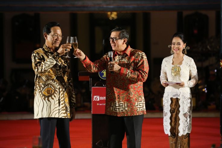 Sultan HB X dengan Menkumham Yasonna H Laoly Menyambut Jaksa Agung dan Menteri Hukum Se-ASEAN di Yogyakarta (Foto: Dok. Ditjen AHU)