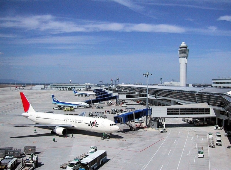 Nagoya Airport view from promenade | wikipedia.org