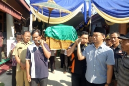 Irsan, anggota KPPS di Kabupaten Magetan yang meninggal diduga mengalami kelelahan dalam melaksanakan kegiatan Pemilu 2019, dimakamkan hari ini. (KOMPAS.com/DOK RIZAL) 