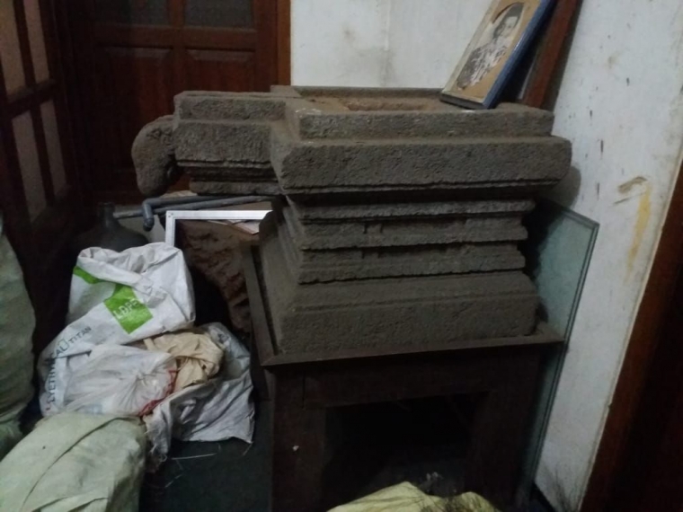 (Yoni disimpan pak Kamsi dirumahnya di Dusun Gasek) (Sumber: Ahmad Rofi Uddin, 2018)