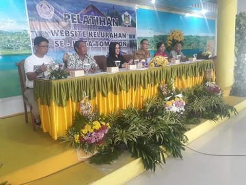 Pembukaan acara pelatihan Website kelurahan dihadiri wawali Tomohon, Syerly Adelyn Sompotan di rudis Walikota(sumber:Adrie Sajow)