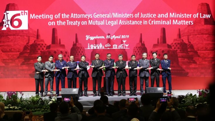 Mekopolhukam Bersama Menteri Hukum dan Jaksa Agung Se-ASEAN dalam Pembukaan AGs/Miniters Meeting on MLAT Ke-6 (Foto : Dok. Ditjen AHU)