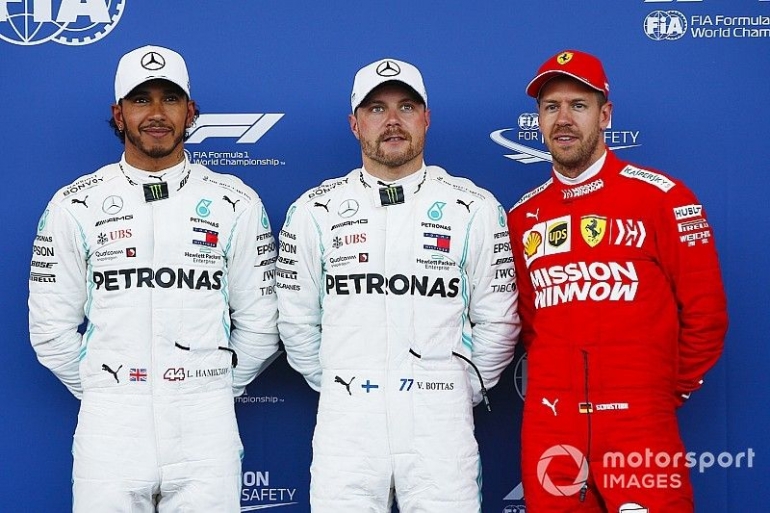 Lewis Hamilton (kiri), Valtteri Bottas (tengah), dan Sebastian Vettel (kanan)