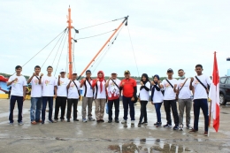 Spirit karyawan Tanjung Pinang usai bersih pantai, spirit bahari membangn negeri (ft.PELNI)