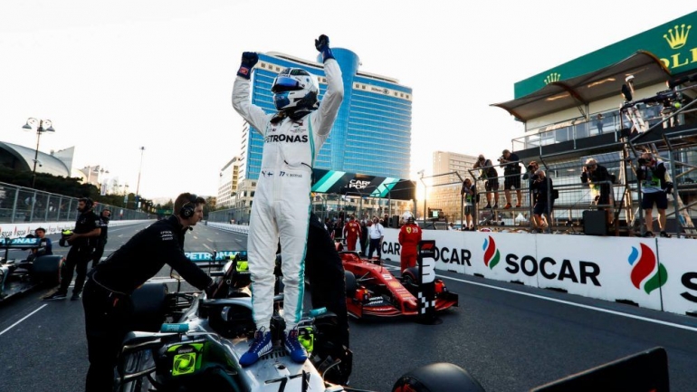 Valtteri Bottas merayakan hasil pole positionnya di GP Azerbaijan