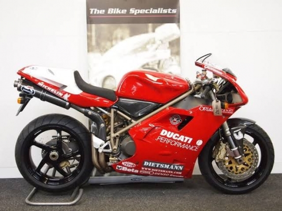 Ducati 916 Foggy Replica | Dok. Pinterest.com