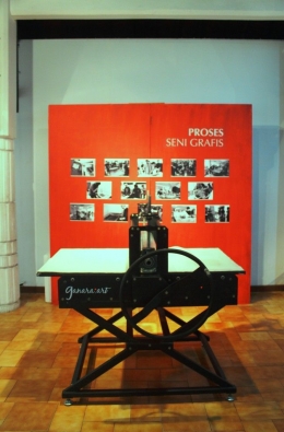 Alat cetak grafis yang dipamerkan pada area utama pameran