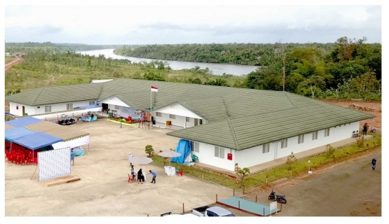 Deskripsi : Klinik Asiki yang dibangun oleh Korindo Group di Boeven Digoel, Papua I Sumber Foto: korindo.com