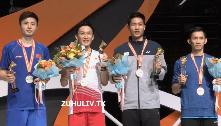 Yuqi, Kento, Chou, Nguyen Di Podium Juara| twitter @badmintontalk