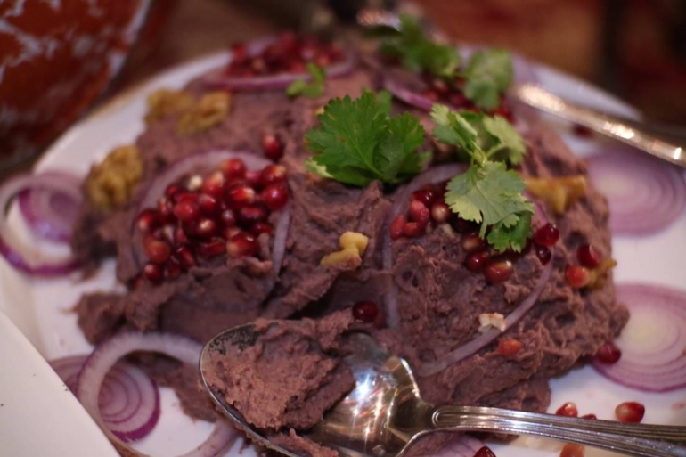 red bean salad fisinjan with pomegranate / dok.pribadi